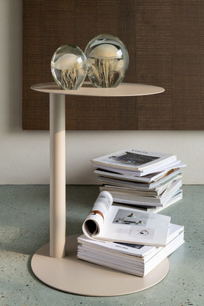 Runt sidobord i metall - Round, beige