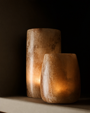 VELA - ljuslykta i alabaster, brun, medium