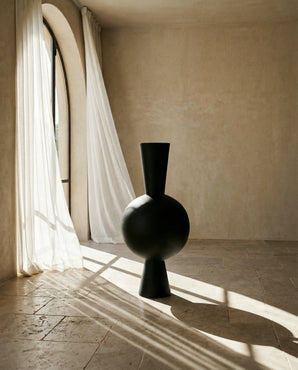 Vase, black