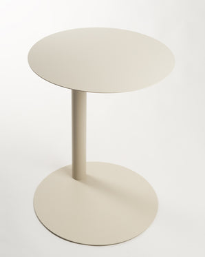 Runt sidobord i metall - Round, beige